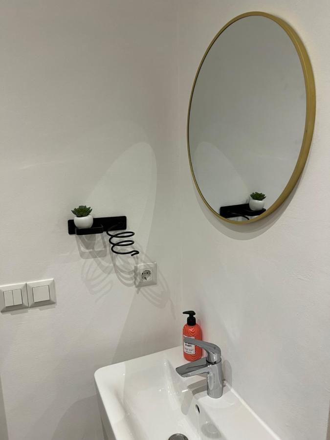 Apartment Near Metro & Netflix Вена Экстерьер фото